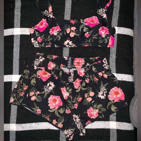 Two piece swim suit - Picture 2 of 2